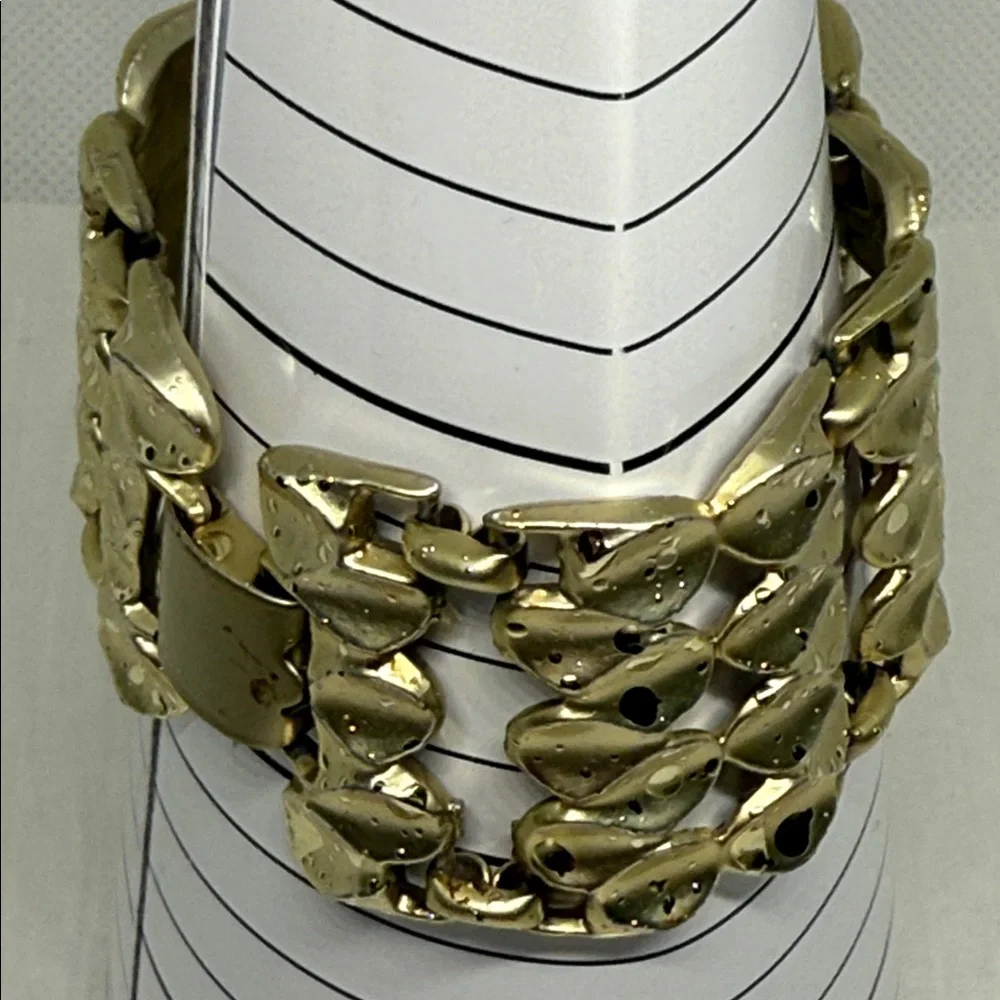 N/A elegant gold